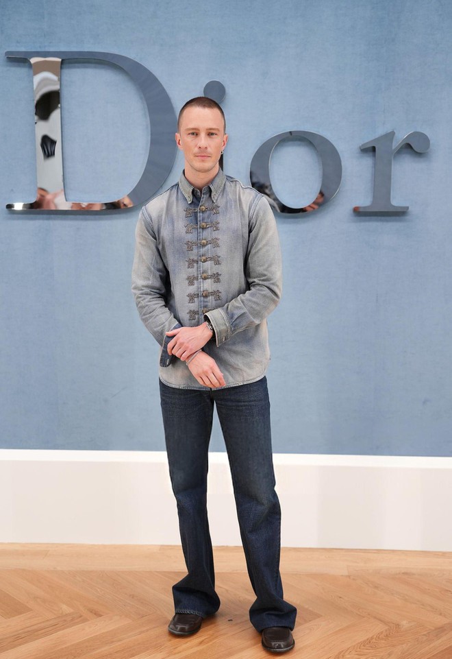 Jonathan Anderson debut show Dior: Mingyu như học sinh, bà bầu Rihanna lại sang áp đảo- Ảnh 13.