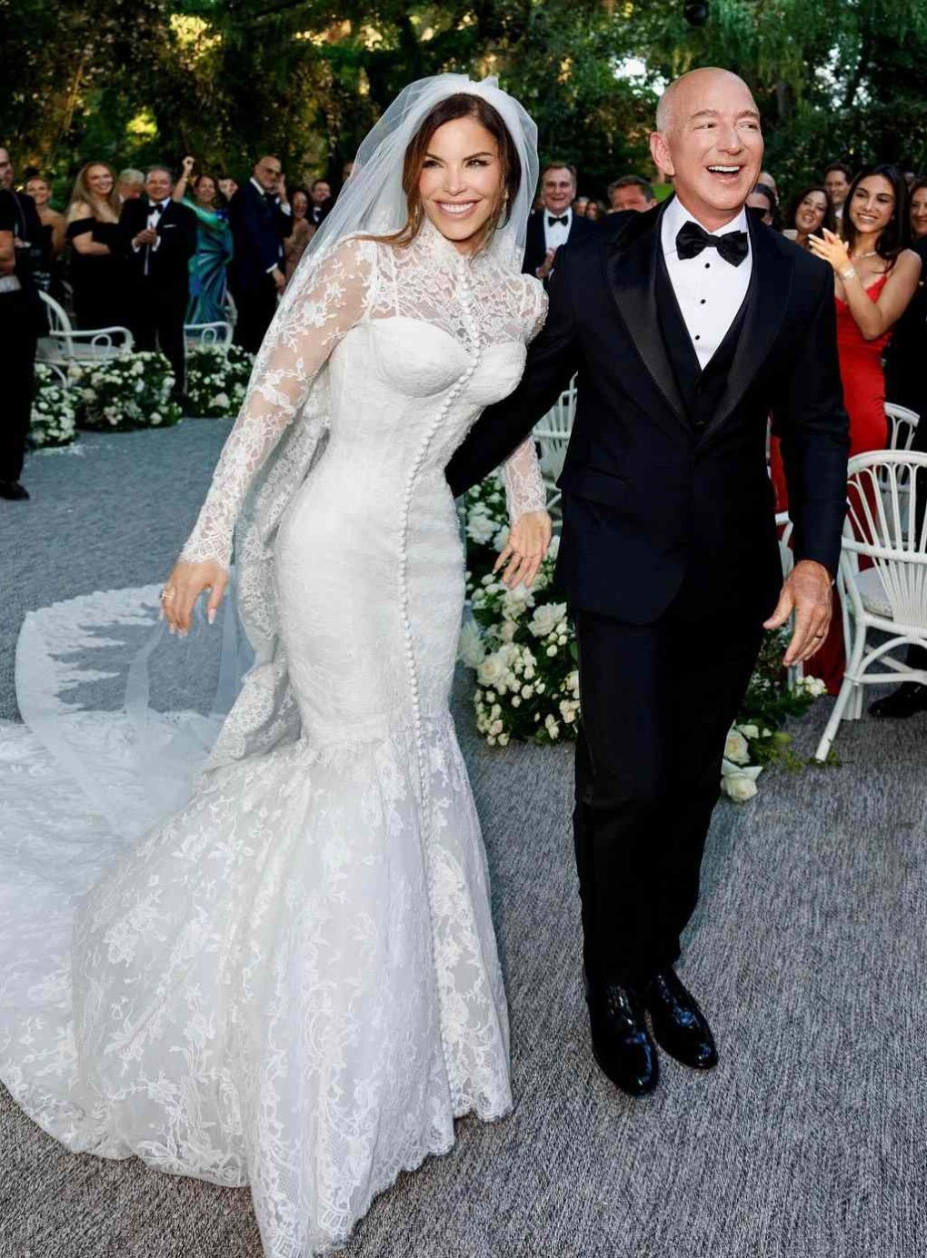Đám cưới tỷ phú Jeff Bezos: Kim Kardashian - Kylie Jenner sexy 