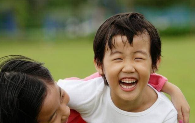 10 hành động của trẻ nhìn thì bình thường nhưng thực chất EQ rất cao - Không phải đứa trẻ nào cũng làm được!- Ảnh 1.