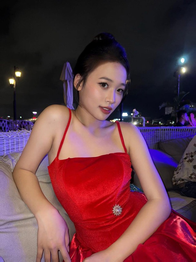 Cục trưởng Xuân Bắc chiếm sóng gái xinh, đu trend TikTok, netizen nói “không triệu view hơi phí”- Ảnh 4.