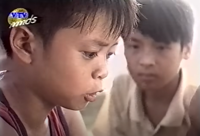 Mọi cha mẹ đều nên xem bộ phim Việt Nam năm 2000 này: Quá hay! Như 1 bài học giúp ta tỉnh ngộ trong việc dạy con!- Ảnh 1.