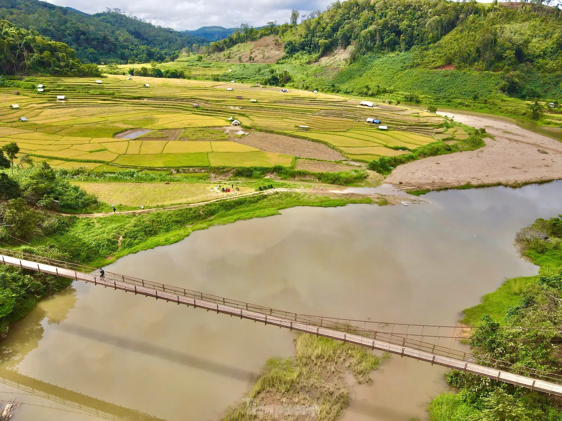 Thích thú đứng giữa Kon Tum mà như ruộng bậc thang Tây Bắc- Ảnh 27.