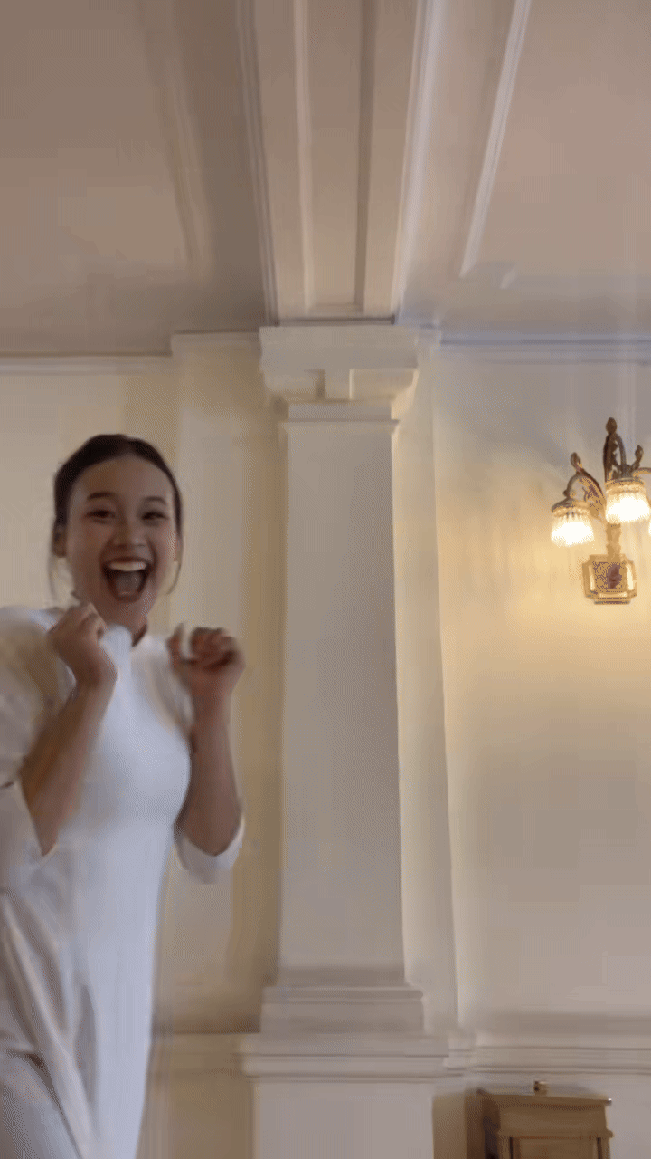 Cục trưởng Xuân Bắc chiếm sóng gái xinh, đu trend TikTok, netizen nói “không triệu view hơi phí”- Ảnh 2.