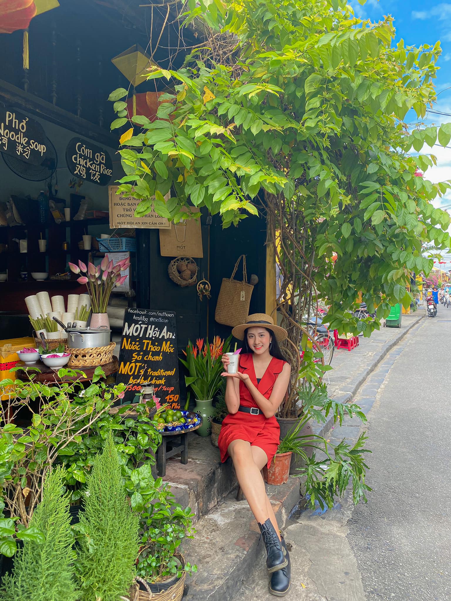 Lộ ảnh thời cấp 3 tự ti, da ngăm đen của Hà Trúc Linh - Hoa hậu Việt Nam: Lên phố 