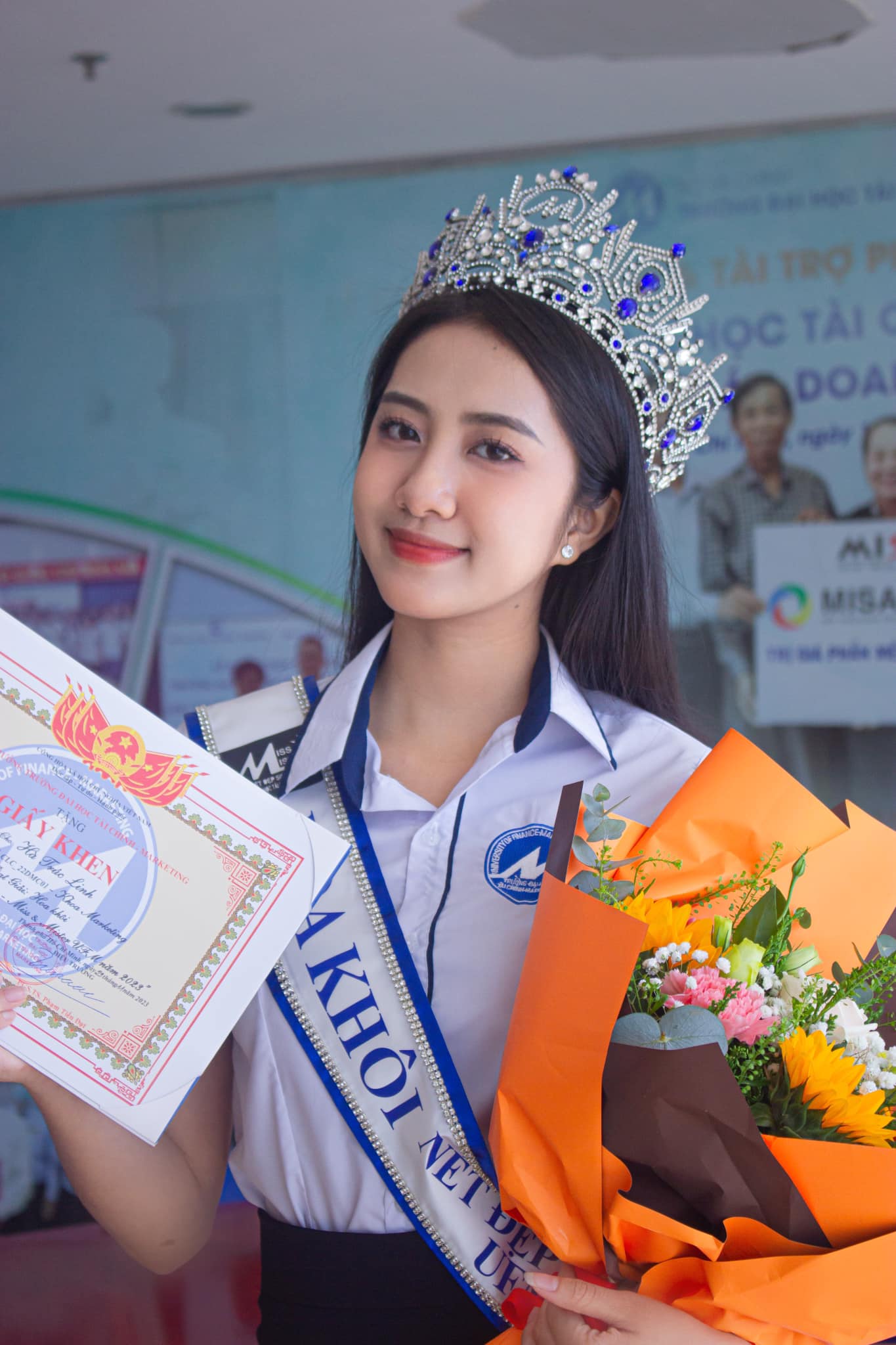 Lộ ảnh thời cấp 3 tự ti, da ngăm đen của Hà Trúc Linh - Hoa hậu Việt Nam: Lên phố 
