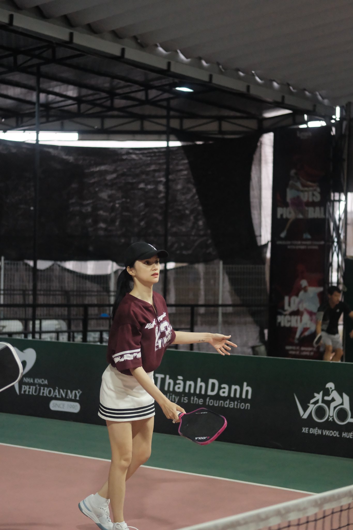 Hồ Ngọc Hà đọ sắc với Hương Giang trên sân pickleball, 