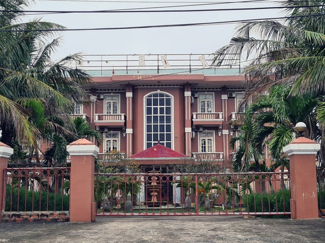 Loạt khách sạn bỏ hoang tại bãi biển nổi tiếng bậc nhất miền Bắc, du khách nhận xét: Tiếc thay một thời!- Ảnh 1.