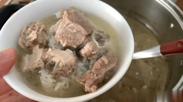 Chần xương trước hay hầm trực tiếp? Đầu bếp chuyên nghiệp chỉ cách nấu đúng, ngon lại giàu dinh dưỡng- Ảnh 1.