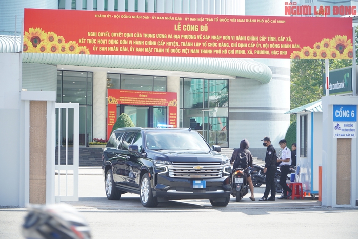 Sẵn sàng cho lễ công bố thành lập và ra mắt lãnh đạo TP HCM mới- Ảnh 2.
