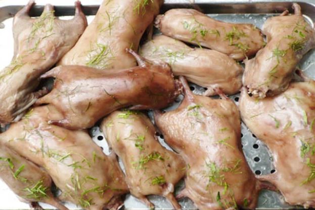 Đặc sản "đáng sợ" xưa không ai ăn nay dân phố săn lùng, 200.000 đồng/kg- Ảnh 3.