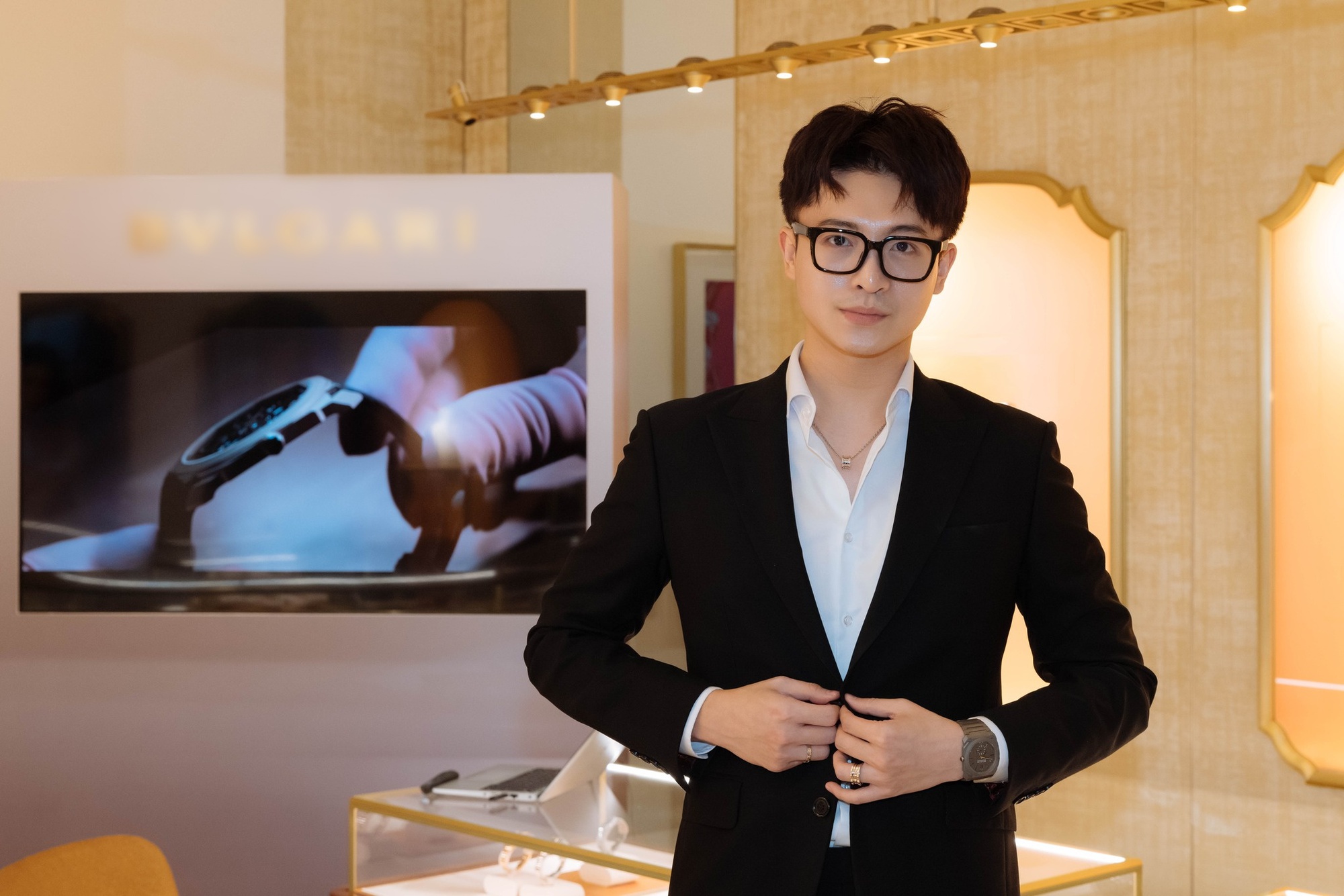 Nam diễn viên Vbiz bị tai nạn kinh hoàng: Gương mặt biến dạng hoàn toàn, phải phẫu thuật tới 20 lần- Ảnh 9. Nam diễn viên Vbiz bị tai nạn kinh hoàng: Gương mặt biến dạng hoàn toàn, phải phẫu thuật tới 20 lần- Ảnh 9.