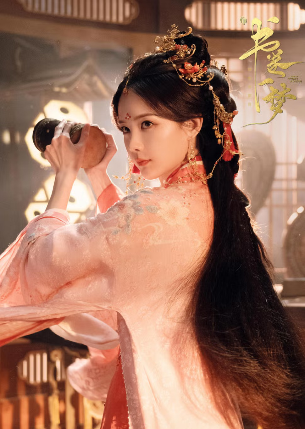 Tiểu thư lá ngọc cành vàng đẹp nhất lúc này: U40 vẫn vào vai cô nương ngọt xớt, phục trang lộng lẫy nhưng nhan sắc của nàng còn sáng hơn- Ảnh 12.