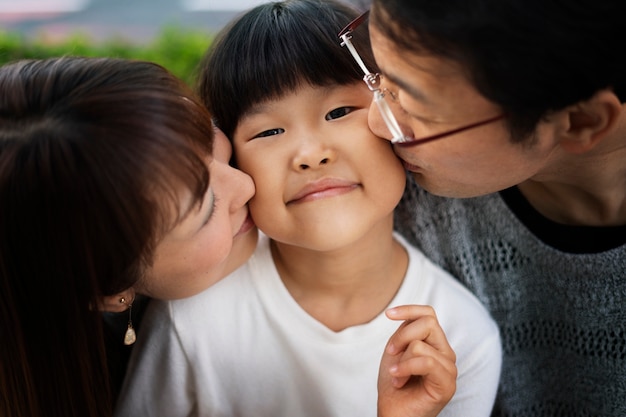"3 Ít - 3 Nhiều": Bí quyết dạy con CỰC ĐỈNH, chưa từng tiết lộ của cha mẹ có tầm nhìn vượt trội- Ảnh 1.