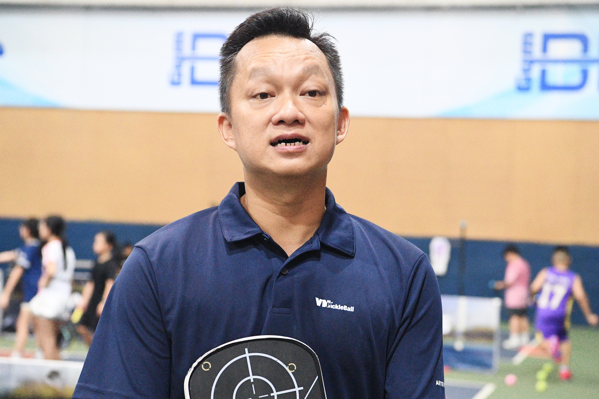 “Khối nghỉ hè” đầm đìa mồ hôi trên sân pickleball: HLV hụt hơi, phụ huynh chi tiền triệu- Ảnh 1.