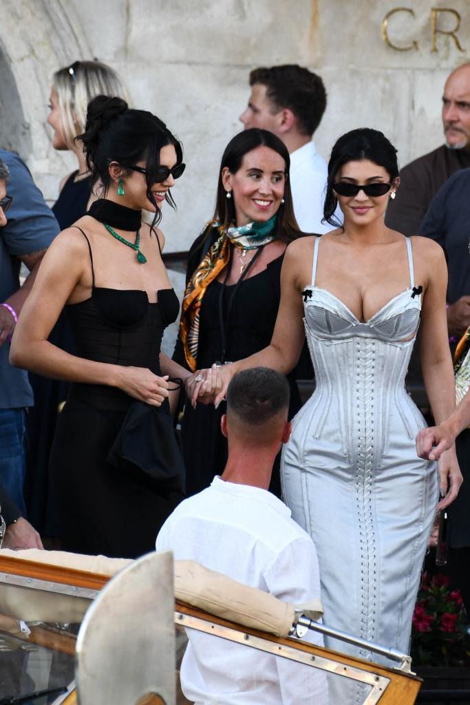 Gái đẹp nhà Kardashian - Jenner 
