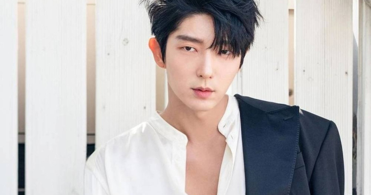 Showbiz có duy nhất 1 mỹ nam thành sao hạng A nhờ trồng cây chuối, lộn ngược người vẫn đẹp siêu thực mới tài- Ảnh 1.