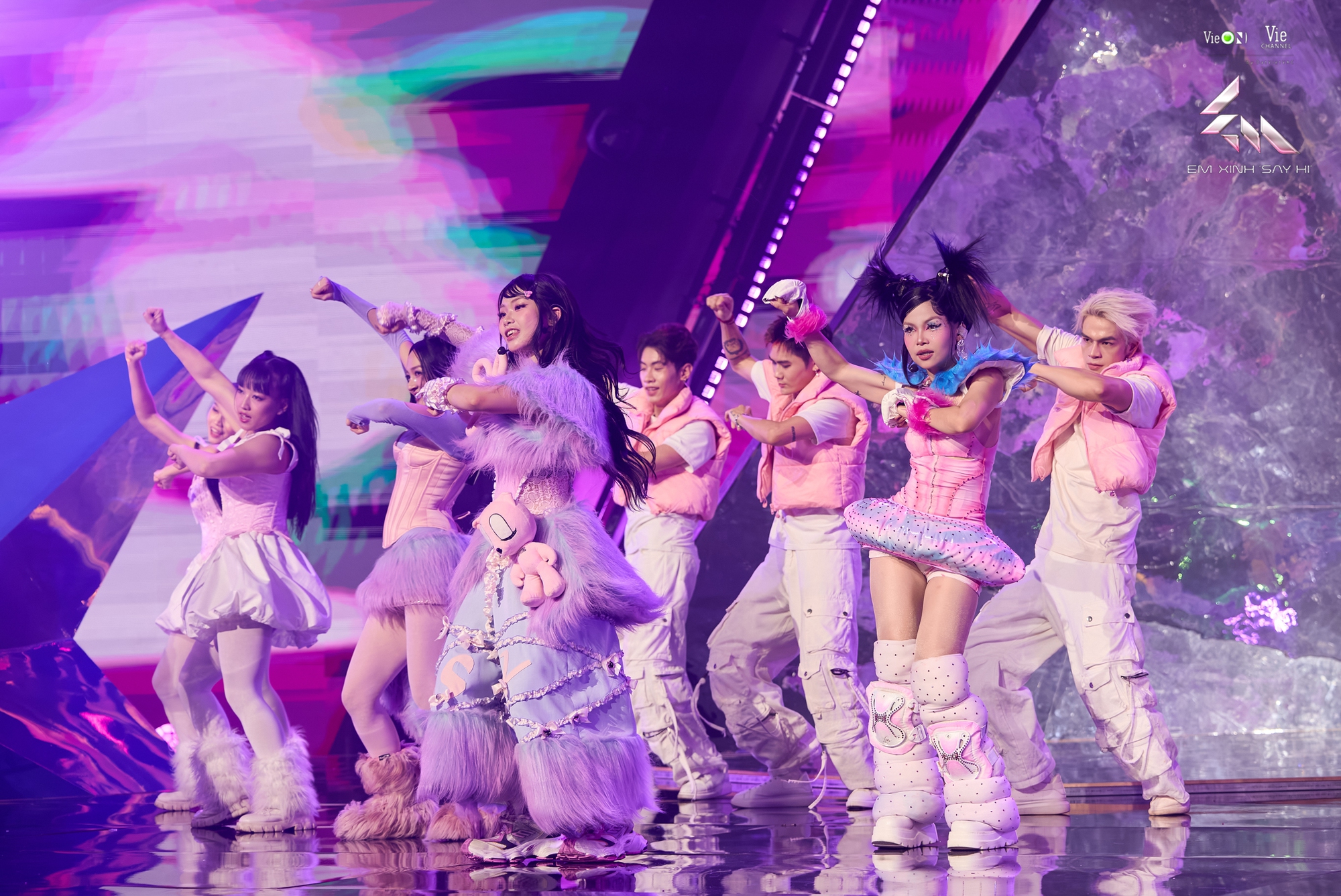 Tìm ra stage tệ nhất Tập 5 Em Xinh Say Hi: Nhạc ngang phè, vũ đạo hời hợt khiến dân tình la ó- Ảnh 8.