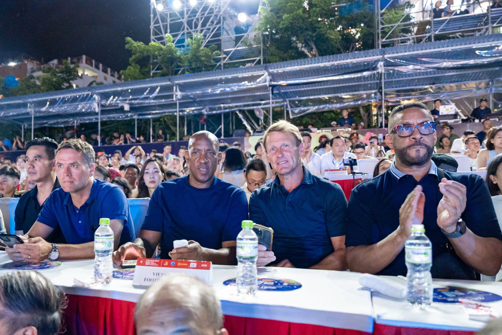 Ba huyền thoại bóng đá Michael Owen, Ryan Giggs, Paul Scholes trải nghiệm Ba Na Hills- Ảnh 8.