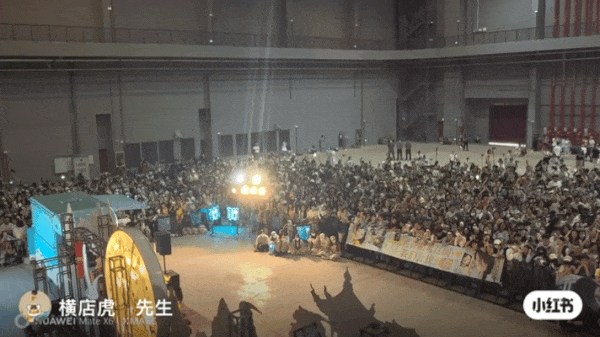 Chưa từng có ở showbiz: 10.000 người xếp hàng xuyên đêm để gặp mỹ nhân chỉ cao 1m45- Ảnh 4.