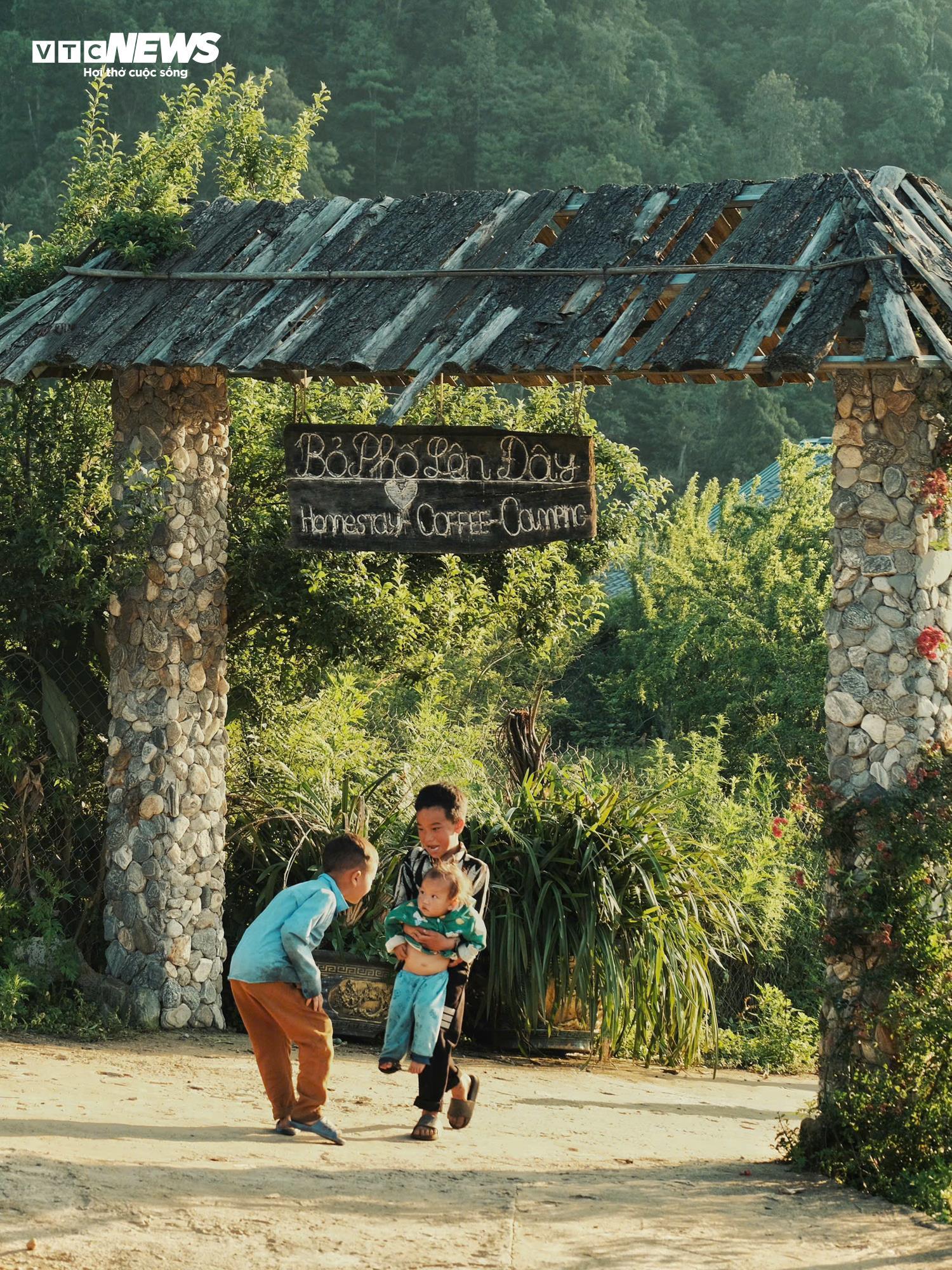 Giới trẻ đổ về Y Tý tránh nóng, săn mây trắng giữa đại ngàn Tây Bắc- Ảnh 5.