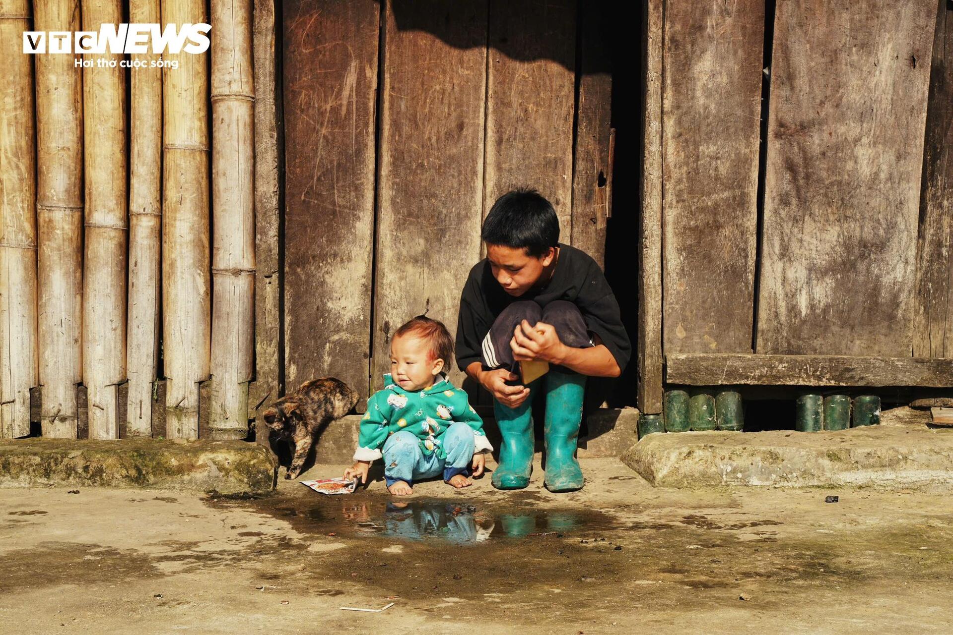 Giới trẻ đổ về Y Tý tránh nóng, săn mây trắng giữa đại ngàn Tây Bắc- Ảnh 7.