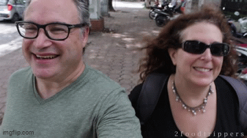 Khách Tây mê mẩn món ăn nổi tiếng thứ 2 của Hà Nội, đi bộ đến 48 phút trong cái nóng chỉ để thưởng thức- Ảnh 2.