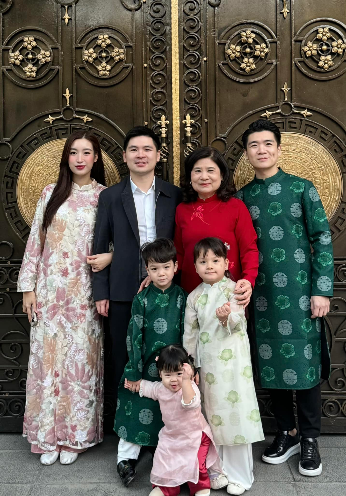 Vài góc trong dinh thự nhà bầu Hiển được hé lộ, dân tình phát hiện món đồ chỉ hơn 100k đã dùng đến sờn rách mà chẳng chịu thay- Ảnh 6.