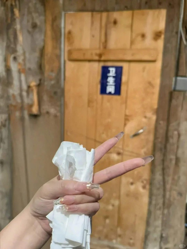 Khách Việt kể lại trải nghiệm tìm nhà vệ sinh khi du lịch Trung Quốc: "Tôi đã suýt phát khóc"- Ảnh 1.