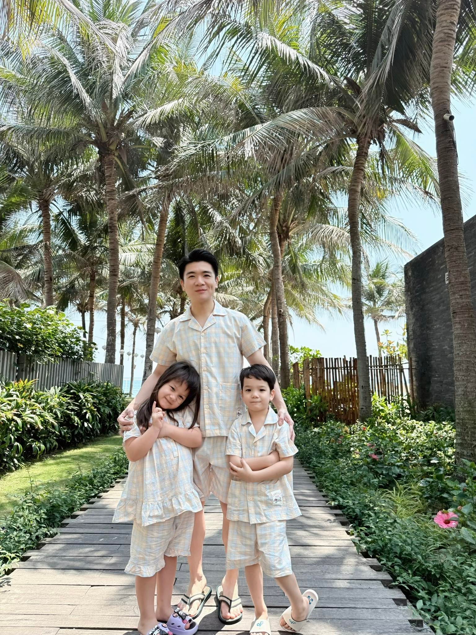 Vài góc trong dinh thự nhà bầu Hiển được hé lộ, dân tình phát hiện món đồ chỉ hơn 100k đã dùng đến sờn rách mà chẳng chịu thay- Ảnh 9.