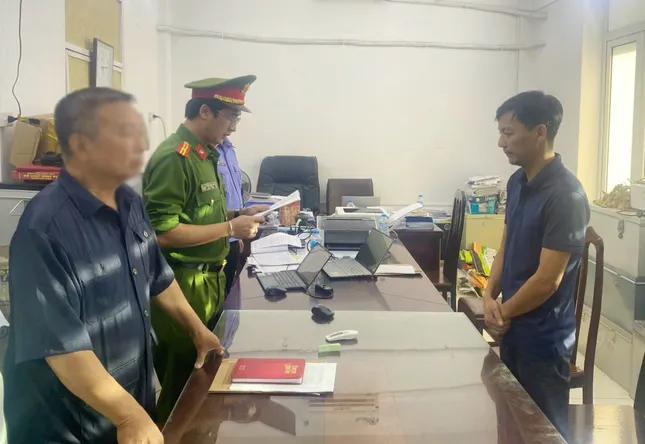 Khởi tố đối tượng sản xuất hàng nghìn tấn phân bón giả, bán khắp các tỉnh- Ảnh 1.