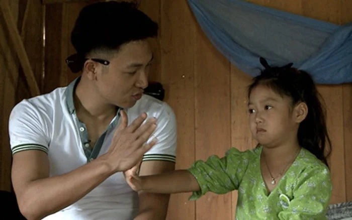 "Tiểu công chúa" bé bỏng của "Bố ơi, mình đi đâu thế?" nay thành thiếu nữ dịu dàng, vẻ đẹp trong trẻo chuẩn "nàng thơ"- Ảnh 6.
