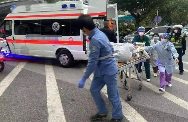 Người đàn ông 49 tuổi qua đời vì xuất huyết não, bác sĩ cảnh báo: Trời nóng mấy cũng đừng làm những việc này- Ảnh 1.