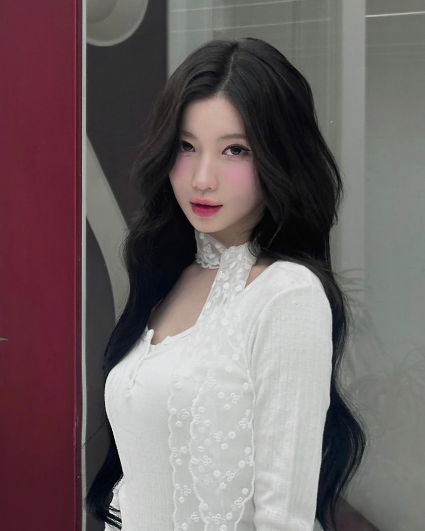Nữ idol mặt lệch vẫn xinh đẹp bất chấp cam thường, clip 9s đủ khiến cả triệu fan điêu đứng- Ảnh 10. Nữ idol mặt lệch vẫn xinh đẹp bất chấp cam thường, clip 9s đủ khiến cả triệu fan điêu đứng- Ảnh 10.