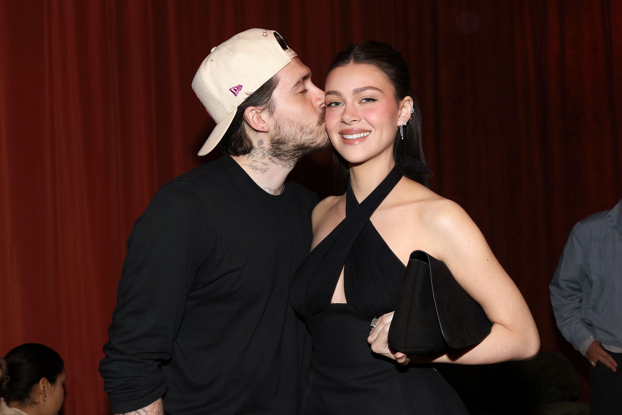 Vợ chồng con cả nh&agrave; Beckham lần đầu l&ecirc;n tiếng, tiết lộ g&acirc;y sốc về drama gia đ&igrave;nh, &aacute;m chỉ bố mẹ giả dối tr&ecirc;n MXH?- Ảnh 6.