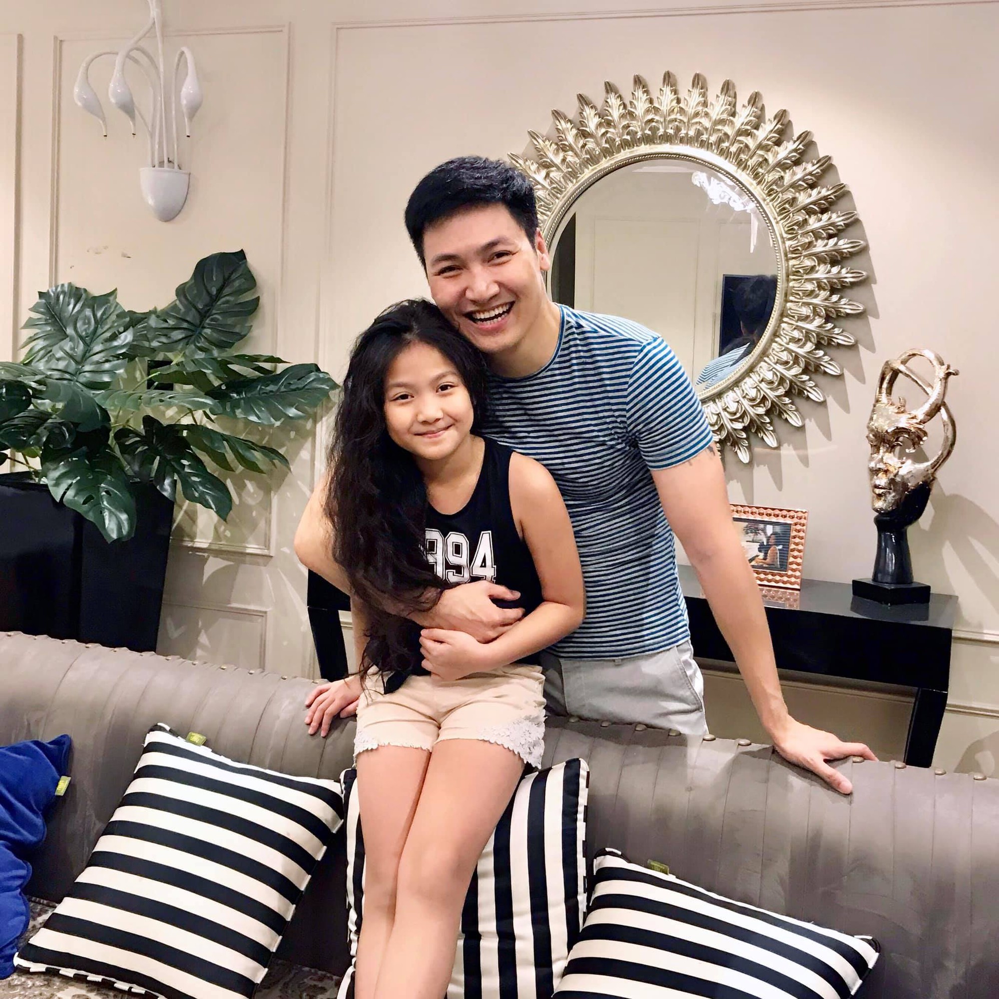 "Tiểu công chúa" bé bỏng của "Bố ơi, mình đi đâu thế?" nay thành thiếu nữ dịu dàng, vẻ đẹp trong trẻo chuẩn "nàng thơ"- Ảnh 12.