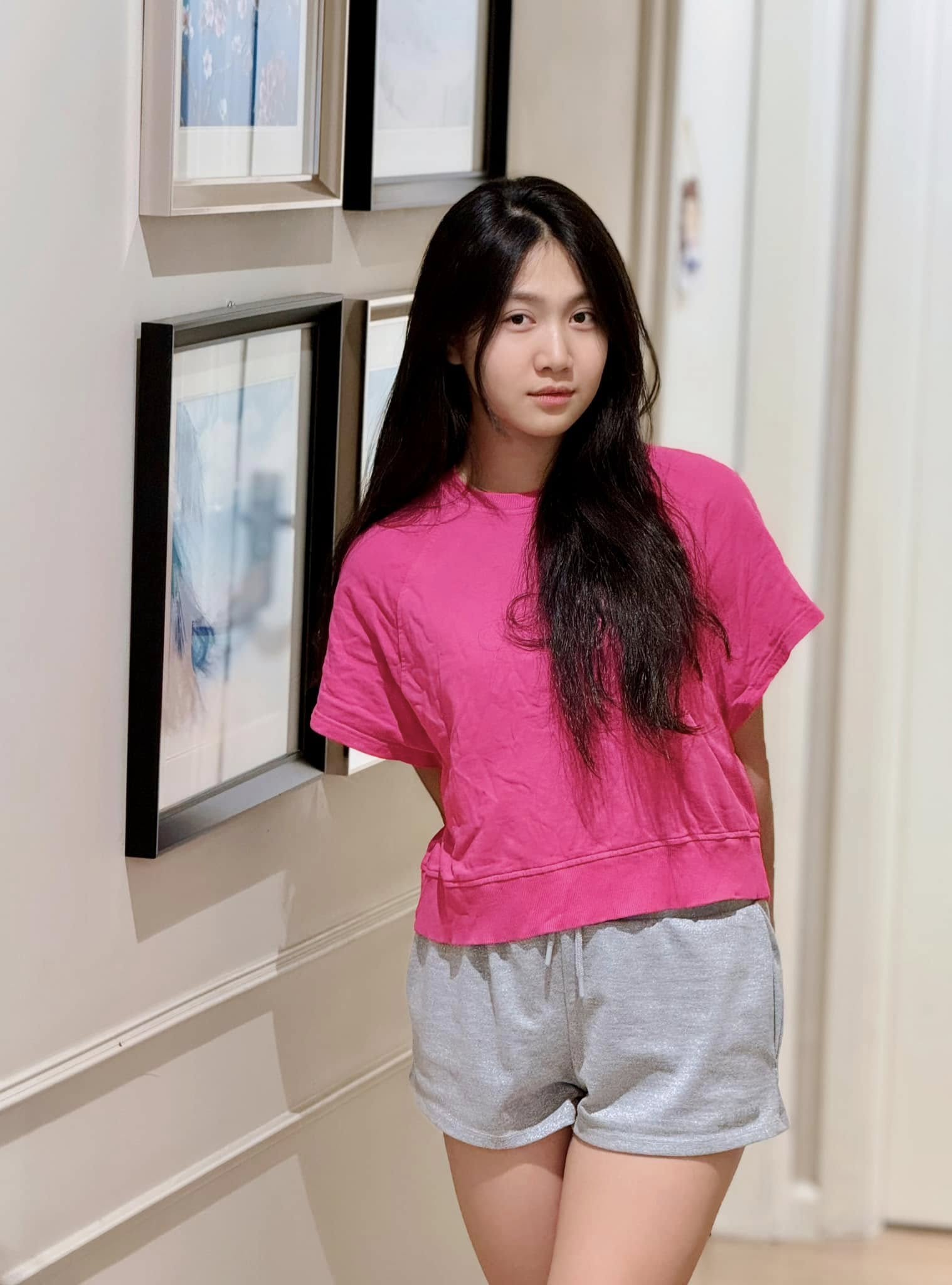 "Tiểu công chúa" bé bỏng của "Bố ơi, mình đi đâu thế?" nay thành thiếu nữ dịu dàng, vẻ đẹp trong trẻo chuẩn "nàng thơ"- Ảnh 19.