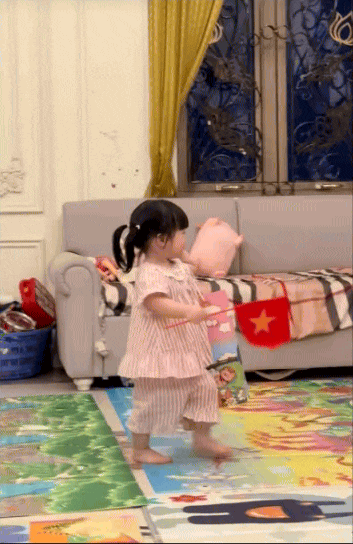 Vài góc trong dinh thự nhà bầu Hiển được hé lộ, dân tình phát hiện món đồ chỉ hơn 100k đã dùng đến sờn rách mà chẳng chịu thay- Ảnh 3.