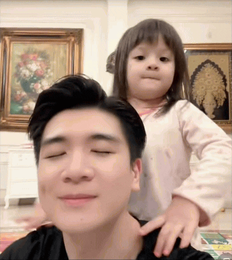 Vài góc trong dinh thự nhà bầu Hiển được hé lộ, dân tình phát hiện món đồ chỉ hơn 100k đã dùng đến sờn rách mà chẳng chịu thay- Ảnh 2.