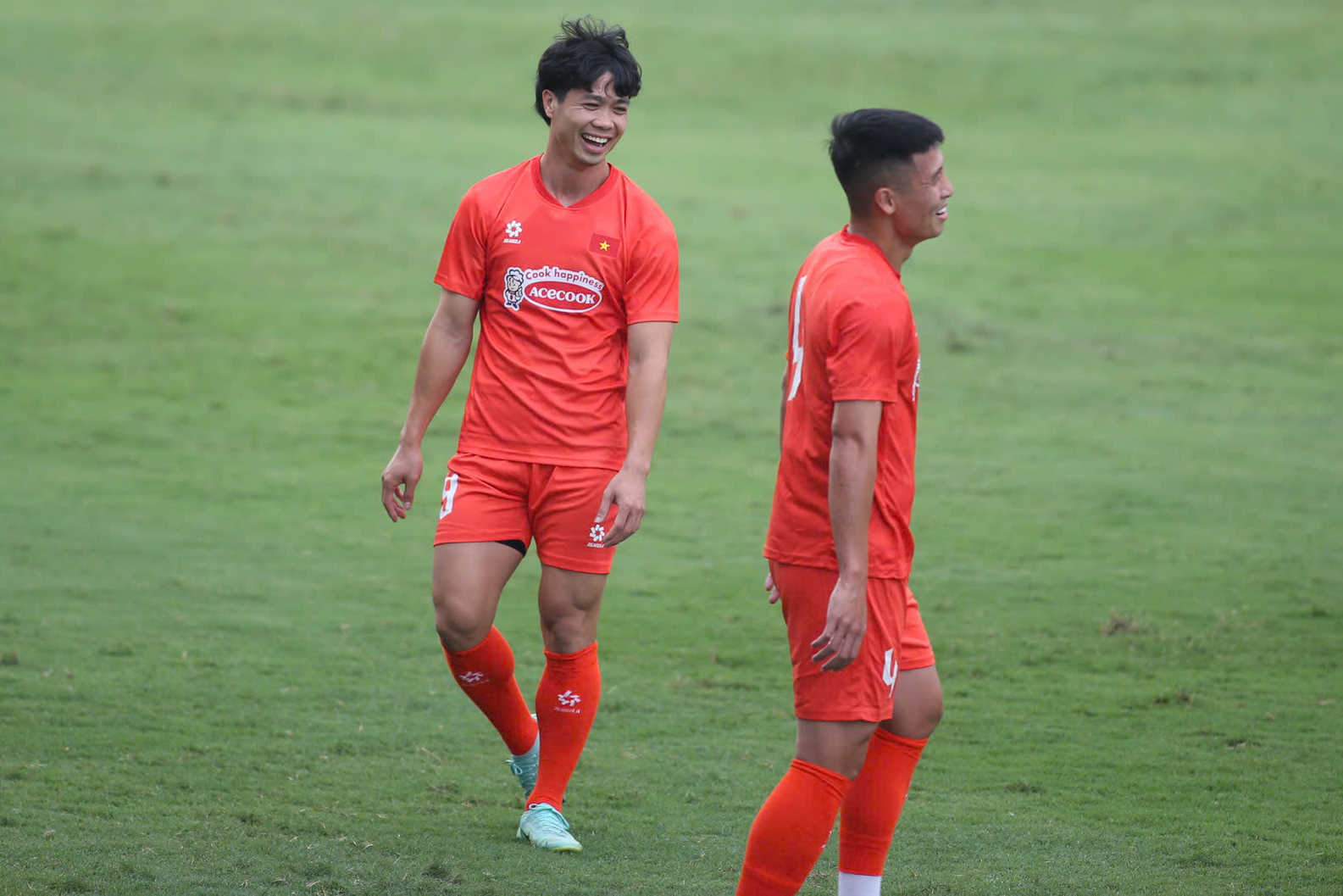 C&ocirc;ng Phượng b&aacute;o tin cực vui; HLV Kim Sang-sik l&ecirc;n kế hoạch mới với cầu thủ Việt kiều gi&aacute; 15 tỷ?- Ảnh 1.