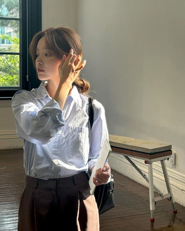 Bố tôi 60 tuổi vẫn chạy ngoài đường kiếm từng đồng tiền lẻ dù trời như chảo lửa: Chưa bao giờ tôi thấy bất lực với mức lương 10 triệu của mình đến thế!- Ảnh 1.