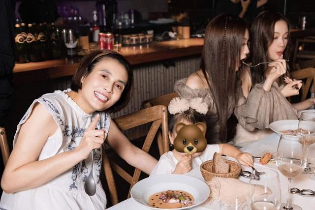 Bị vướng tranh luận vì cho con chưa đầy 2 tuổi dùng đồ hiệu, học trường 400 triệu/năm, hot mom Lucie Nguyễn bất ngờ có hành động khiến cư dân mạng đồng loạt "quay xe"- Ảnh 1.