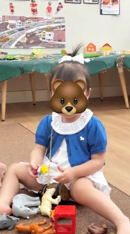 Bị vướng tranh luận vì cho con chưa đầy 2 tuổi dùng đồ hiệu, học trường 400 triệu/năm, hot mom Lucie Nguyễn bất ngờ có hành động khiến cư dân mạng đồng loạt "quay xe"- Ảnh 2.