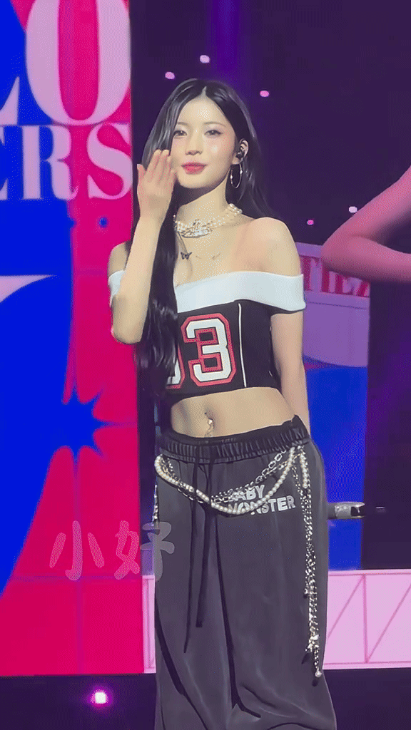 Nữ idol mặt lệch vẫn xinh đẹp bất chấp cam thường, clip 9s đủ khiến cả triệu fan điêu đứng- Ảnh 2. Nữ idol mặt lệch vẫn xinh đẹp bất chấp cam thường, clip 9s đủ khiến cả triệu fan điêu đứng- Ảnh 2.
