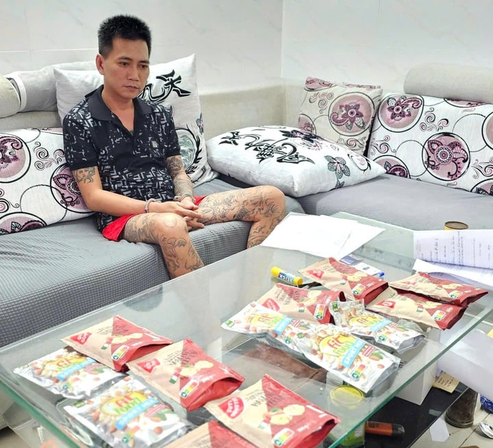 Giấu 5.000 viên thuốc lắc trong gói thuốc giảm cân, gửi về Việt Nam bằng máy bay- Ảnh 1.