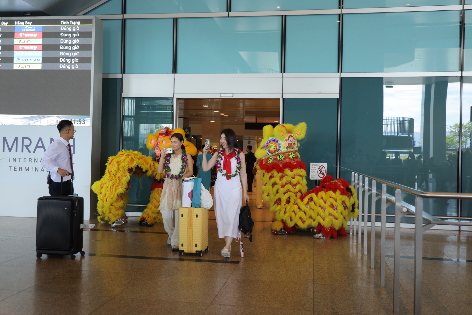 Khai trương chuyến bay thẳng Nha Trang - Busan: Động lực mới cho du lịch Việt - Hàn- Ảnh 2. Khai trương chuyến bay thẳng Nha Trang - Busan: Động lực mới cho du lịch Việt - Hàn- Ảnh 2.