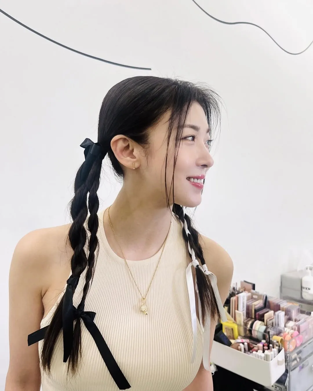 Ha Ji Won với diện mạo táo bạo hiếm thấy- Ảnh 4. Ha Ji Won với diện mạo táo bạo hiếm thấy- Ảnh 4.