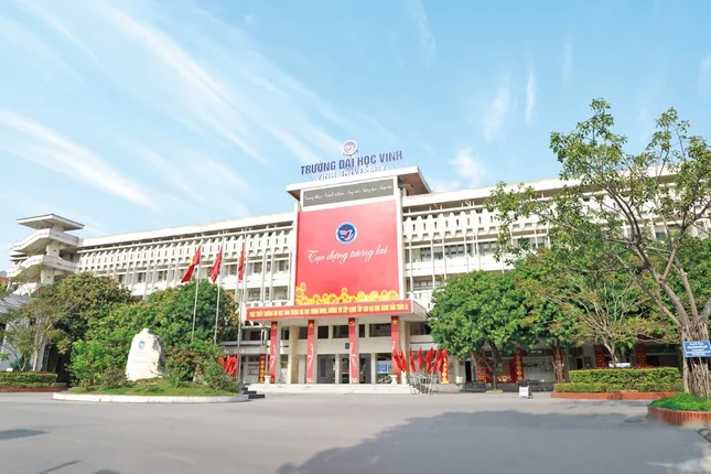 Vụ 2 cán bộ Đại học Vinh bị tố gạ gẫm nữ sinh: Nhà trường thành lập Hội đồng kỷ luật- Ảnh 1.