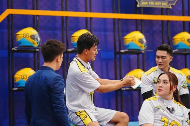 Á hậu Quỳnh Anh va chạm mạnh trên đường đua xe- Ảnh 3.