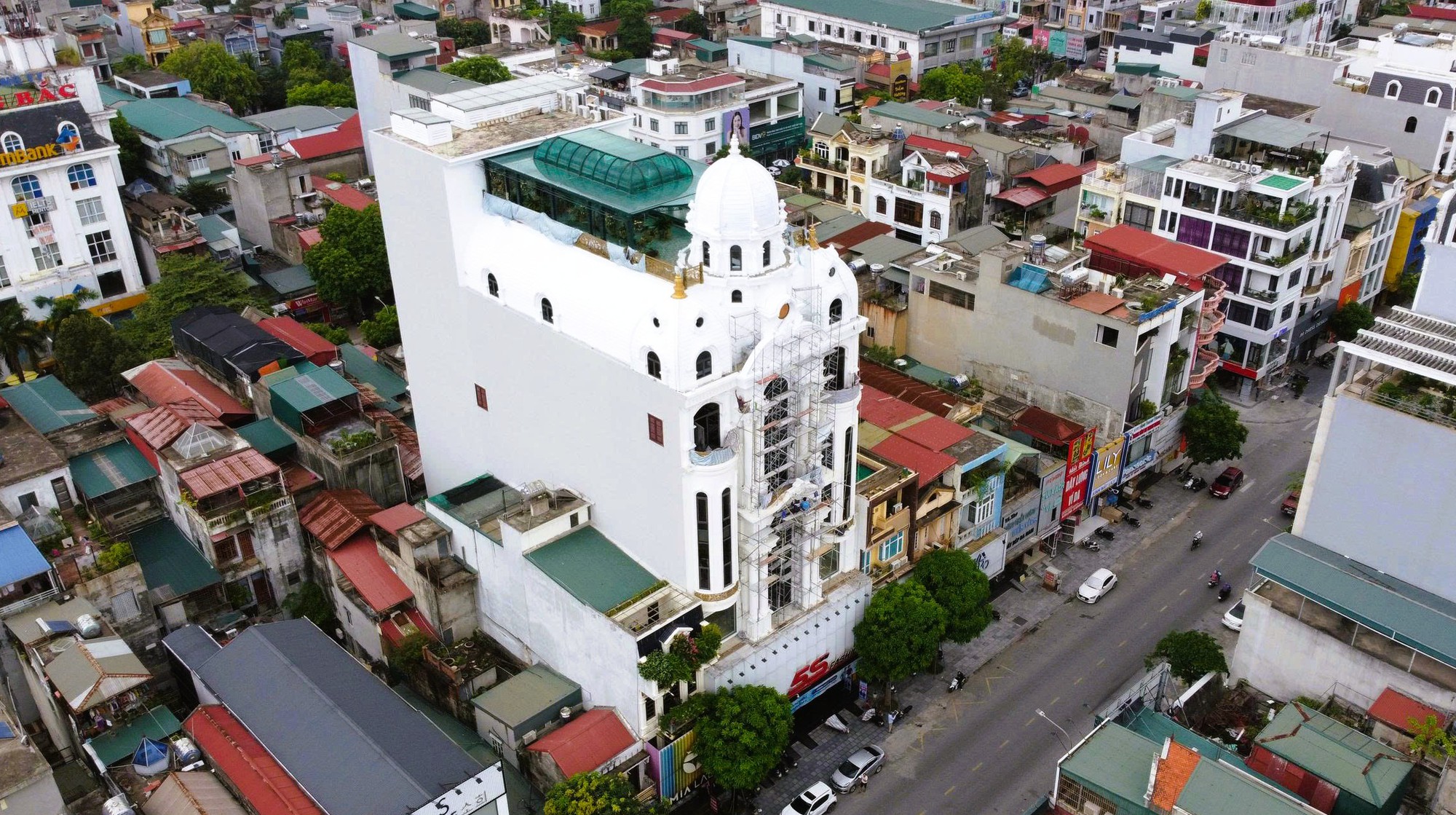 Căn nhà của Tuấn "thần đèn" nổi bật giữa con phố đắt đỏ nhất TP Thanh Hóa- Ảnh 1.