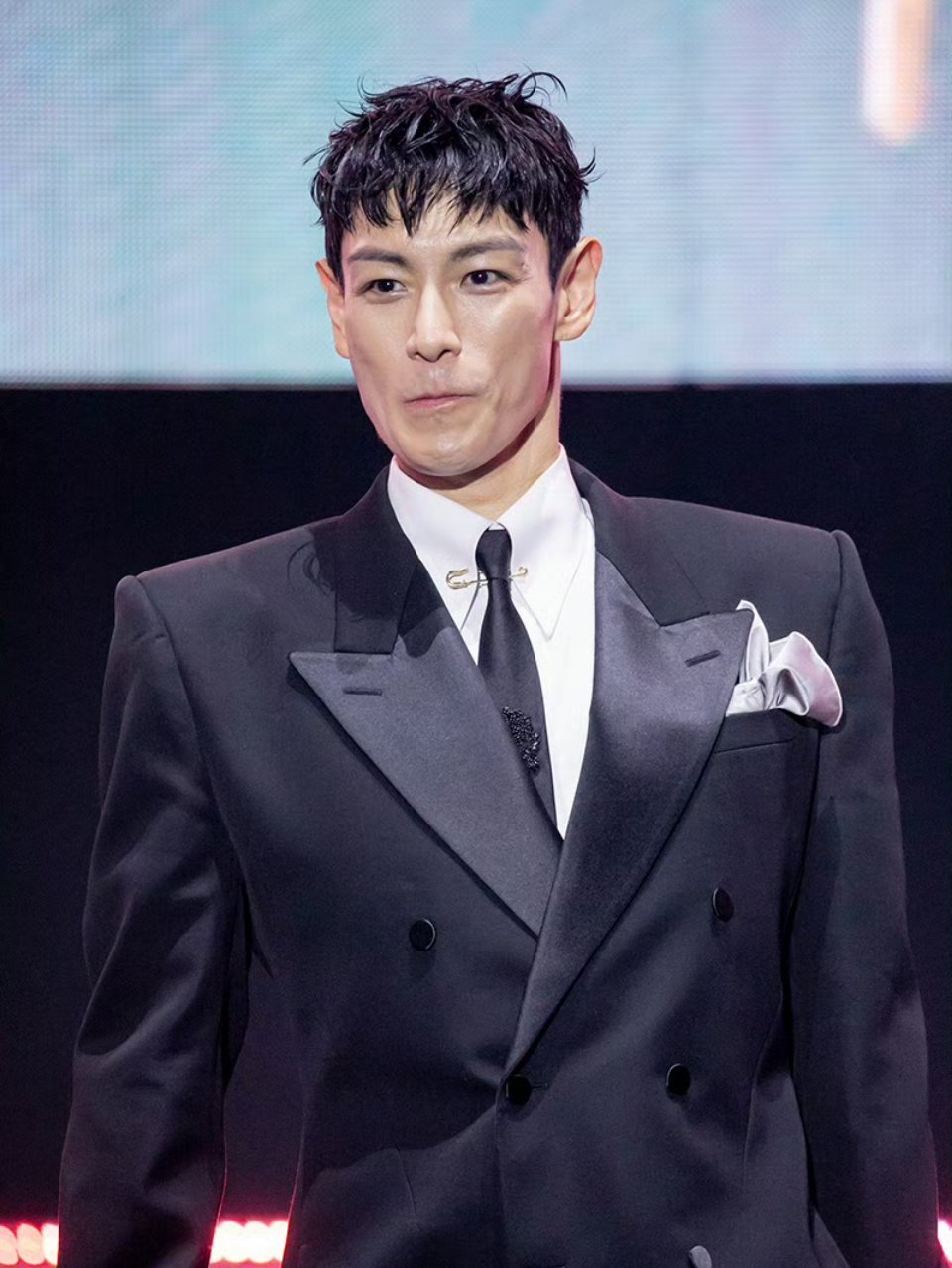 Sốc nặng với “gương mặt ma cà rồng” đáng sợ của T.O.P (BIGBANG), huyền thoại visual xứ Hàn sao lại ra nông nỗi này?- Ảnh 5.